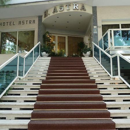 Hotel Astra Морской Милан Экстерьер фото
