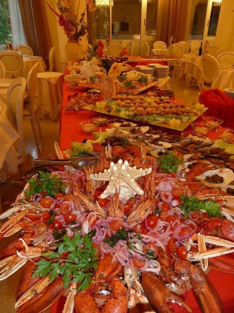 Hotel Astra Морской Милан Экстерьер фото