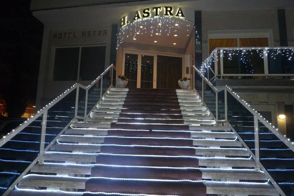 Hotel Astra Морской Милан Экстерьер фото