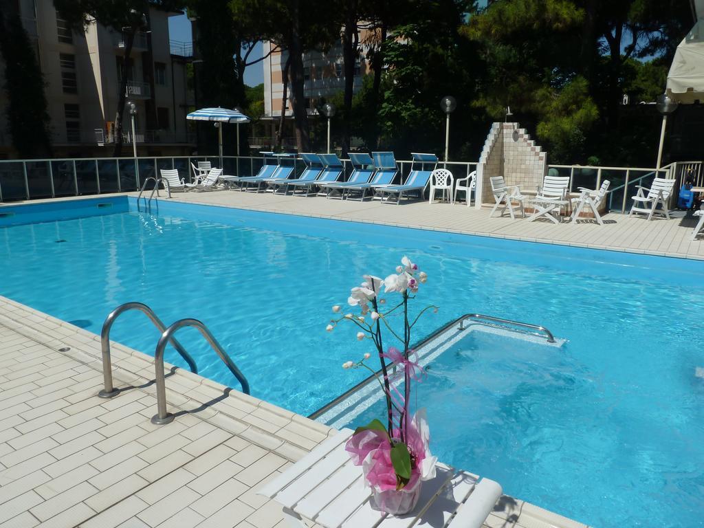 Hotel Astra Морской Милан Экстерьер фото