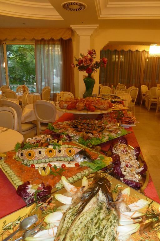 Hotel Astra Морской Милан Экстерьер фото
