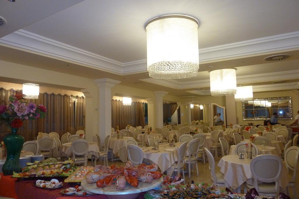Hotel Astra Морской Милан Экстерьер фото