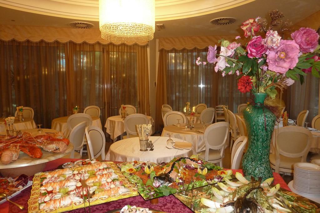 Hotel Astra Морской Милан Экстерьер фото